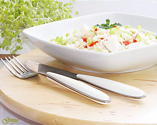 Salada de peixe com microvegetais de rabanetes