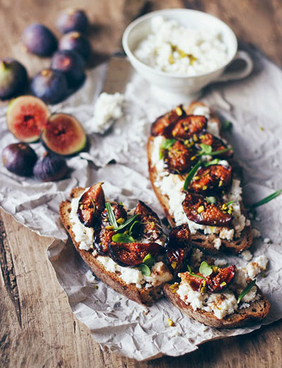Tartines of baked figs with almond curd